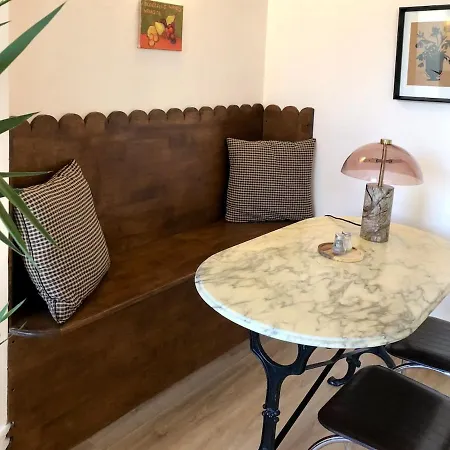 Parishome Style & Comfort At Unbeatable Location Lägenhet
